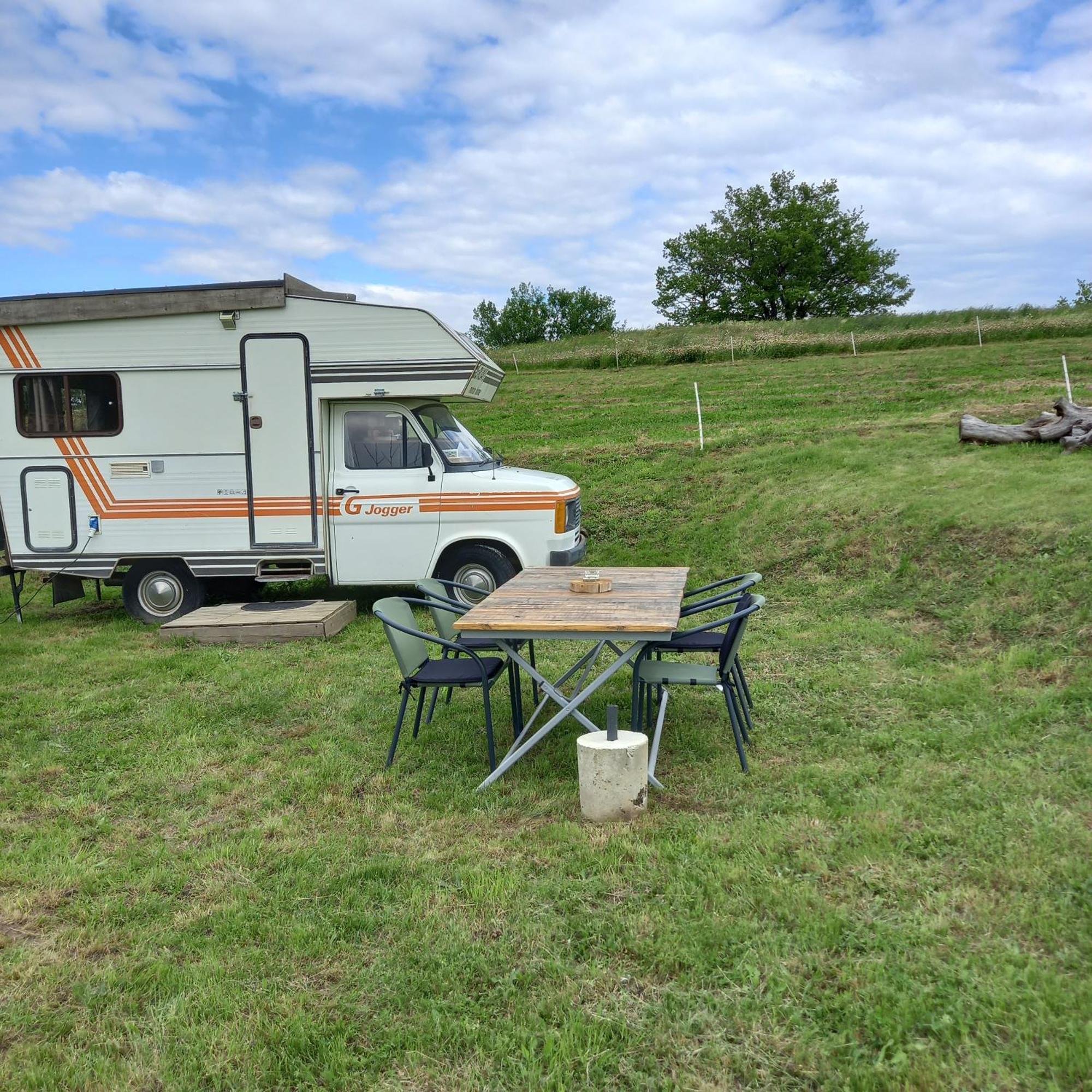 Camping Car Vintage Saint-Barthelemy-le-Plain Extérieur photo