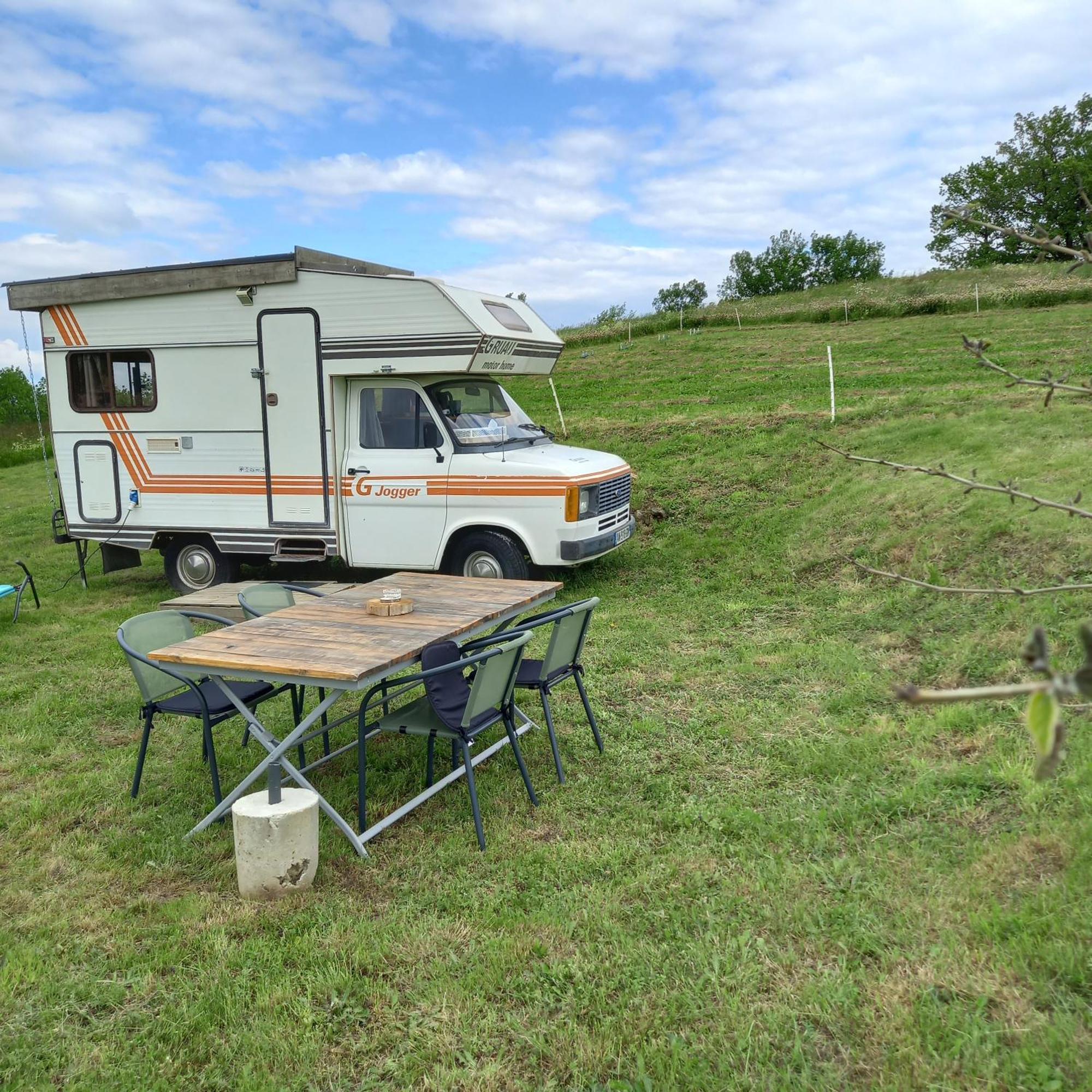 Camping Car Vintage Saint-Barthelemy-le-Plain Extérieur photo