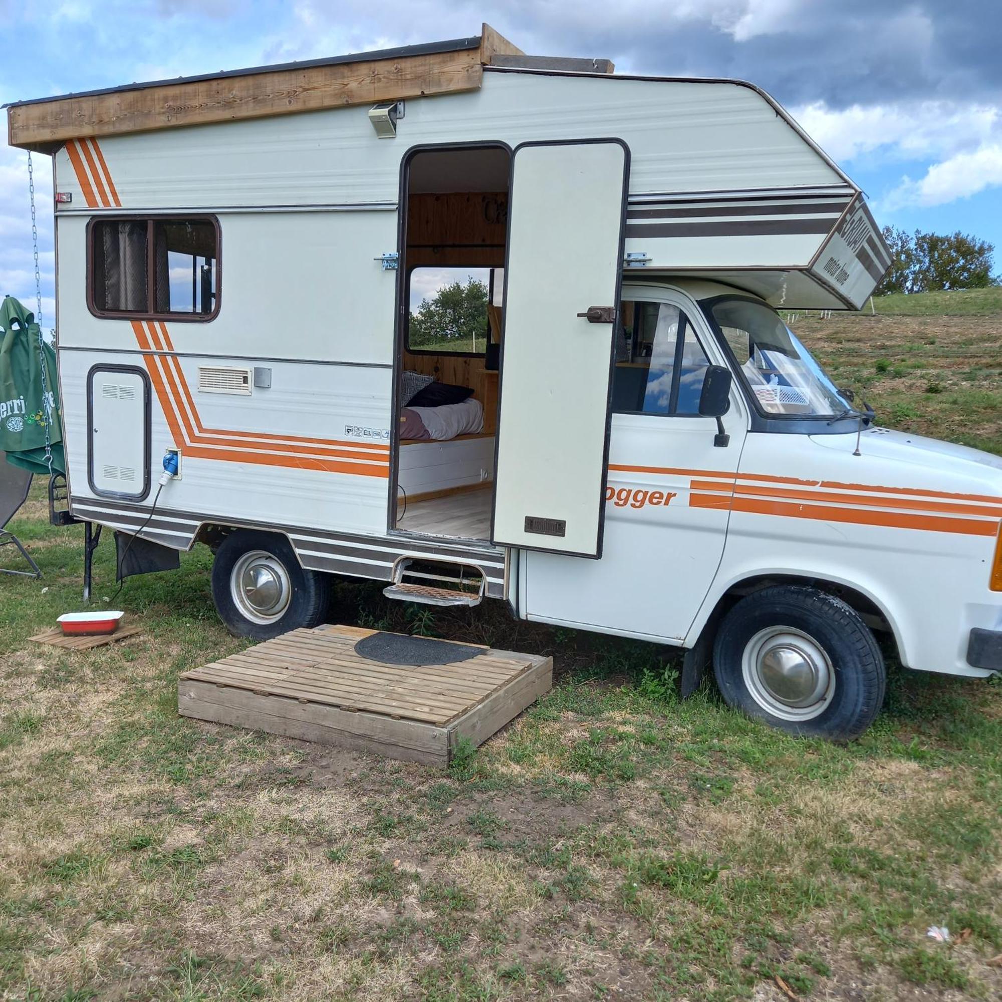Camping Car Vintage Saint-Barthelemy-le-Plain Extérieur photo